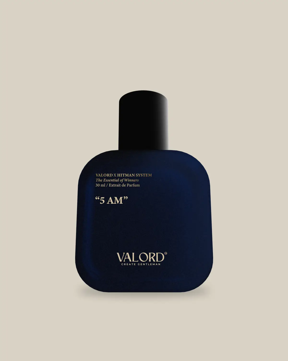 Botol parfum Valord 5AM berwarna biru tua di atas latar batu hangat